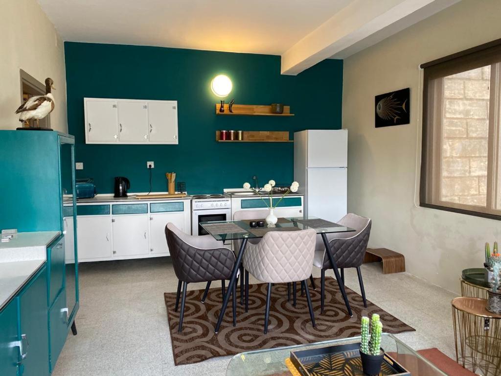 A Sea View Maisonette Right On The Waters Edge. Apartment St. Paul's Bay Bagian luar foto