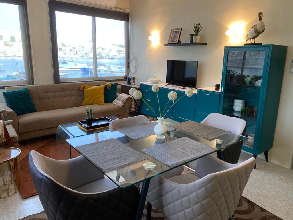 A Sea View Maisonette Right On The Waters Edge. Apartment St. Paul's Bay Bagian luar foto