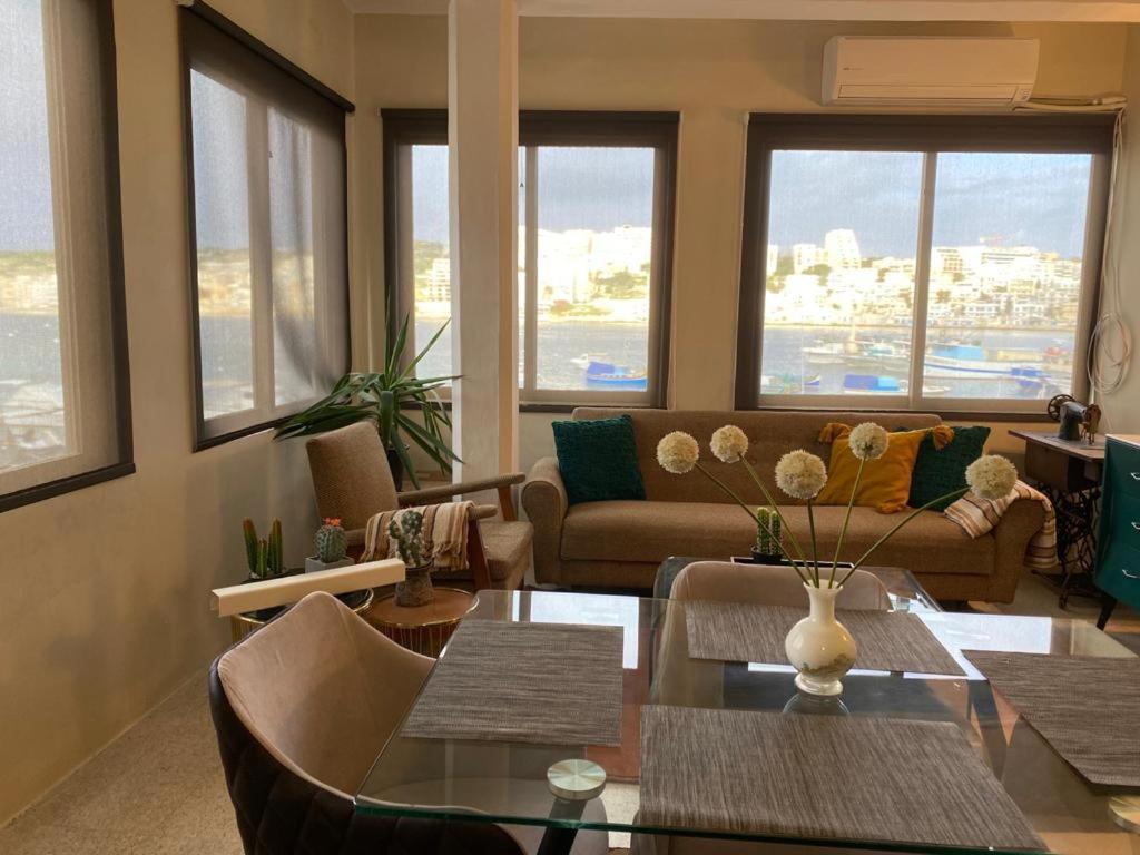 A Sea View Maisonette Right On The Waters Edge. Apartment St. Paul's Bay Bagian luar foto